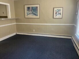 40 W Broadway in Derry, NH - Building Photo