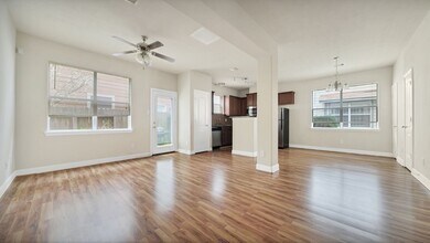 3738 Ashford Villa Ln in Houston, TX - Building Photo - Building Photo