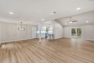 900 Morgan Hill Dr in Dripping Springs, TX - Foto de edificio - Building Photo