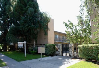 Stuart Apartments in Garden Grove, CA - Foto de edificio - Building Photo