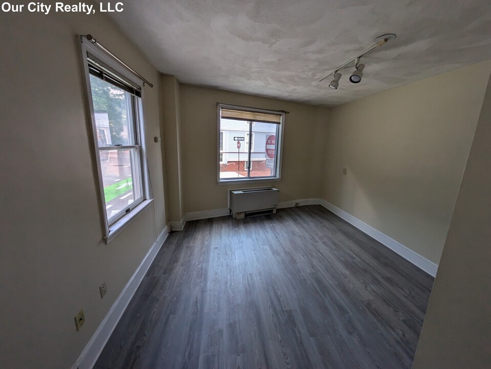 12 Mt Auburn St in Cambridge, MA - Building Photo