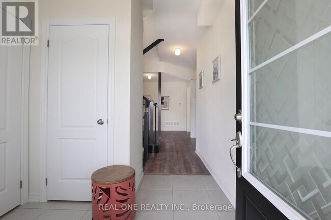 148 Hawkins St in Georgina, ON - Building Photo - Building Photo