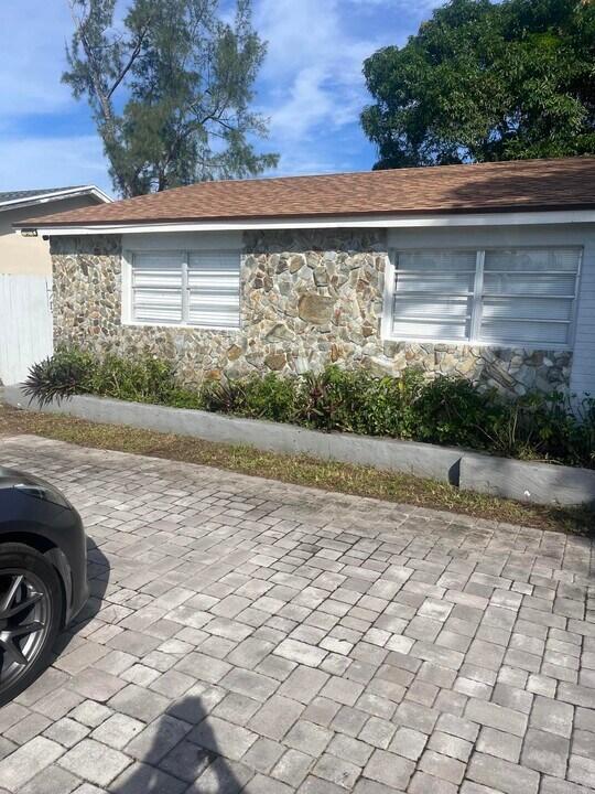5706 Candlewood St in West Palm Beach, FL - Building Photo