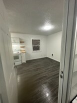 4975 Breanna Ln NE in Salem, OR - Building Photo