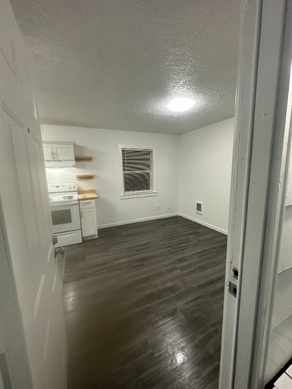 property at 4975 Breanna Ln NE