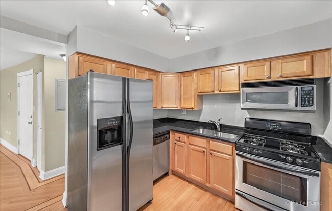 7608 N Rogers Ave in Chicago, IL - Building Photo - Building Photo