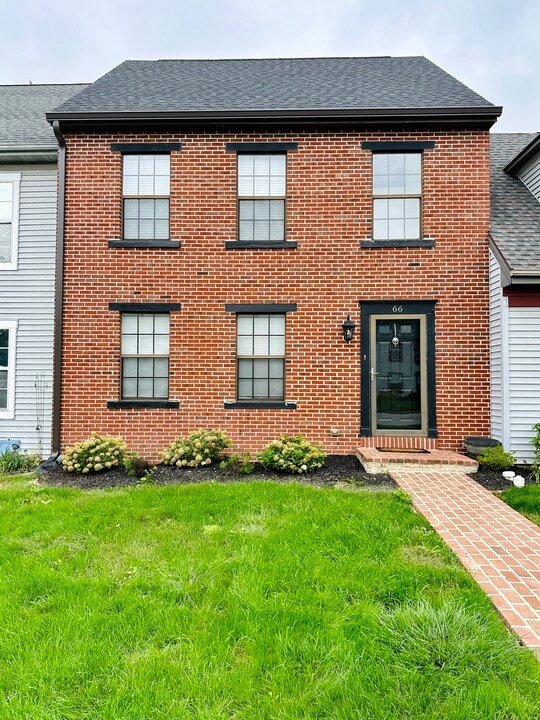 66 Carriage House Dr in Willow Street, PA - Building Photo