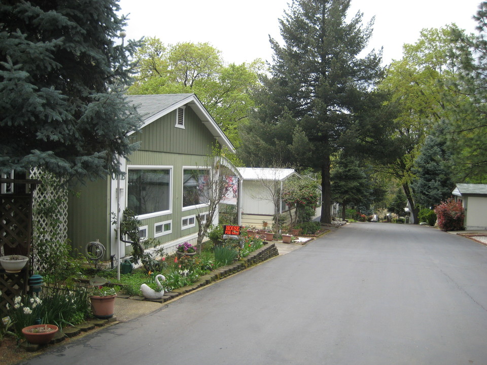 Blue Spruce Mobile Estates in Paradise, CA - Building Photo