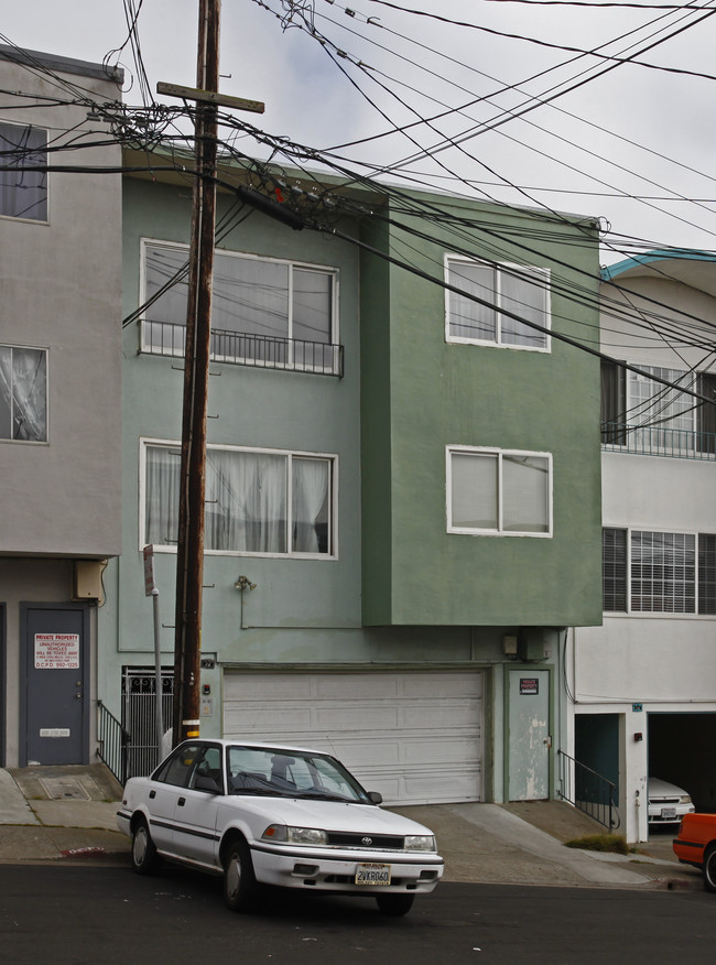 73 Lausanne Ave in Daly City, CA - Foto de edificio - Building Photo