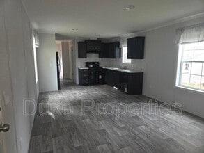 635 Kilkenny Dr in Utica, NY - Foto de edificio - Building Photo