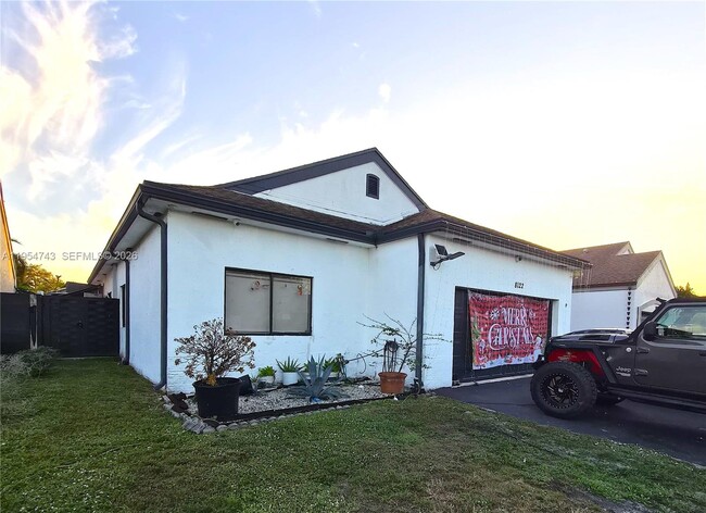 8122 NW 187th Terrace in Hialeah, FL - Building Photo - Building Photo