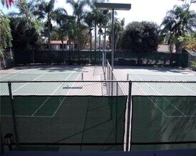 1345 Cabrillo Park Dr in Santa Ana, CA - Foto de edificio - Building Photo