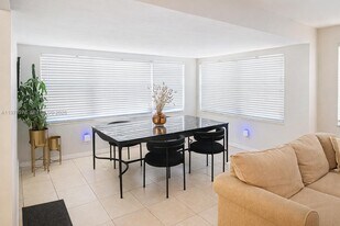 30 NE 26th St in Wilton Manors, FL - Building Photo