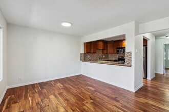 10410 NE 32nd Pl in Bellevue, WA - Building Photo - Building Photo