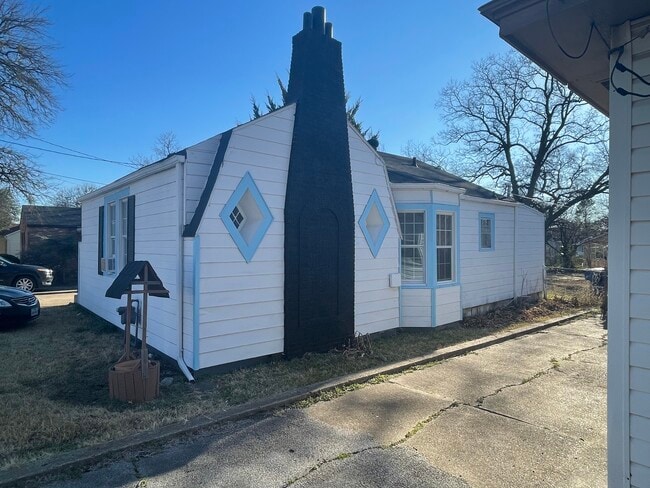 property at 212 N McKown Ave