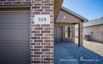 318 E 76th St in Lubbock, TX - Foto de edificio - Building Photo