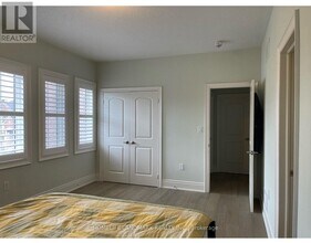 483 Threshing Mill Blvd. in Oakville, ON - Building Photo - Building Photo