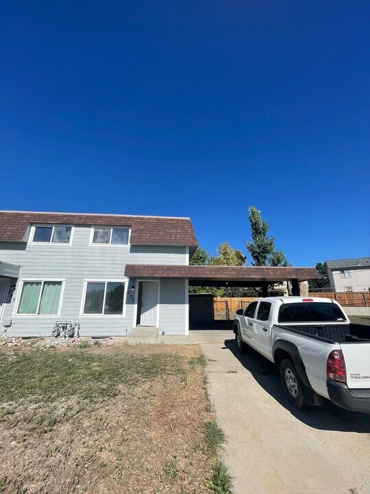 255 Otis Ct in Lakewood, CO - Building Photo