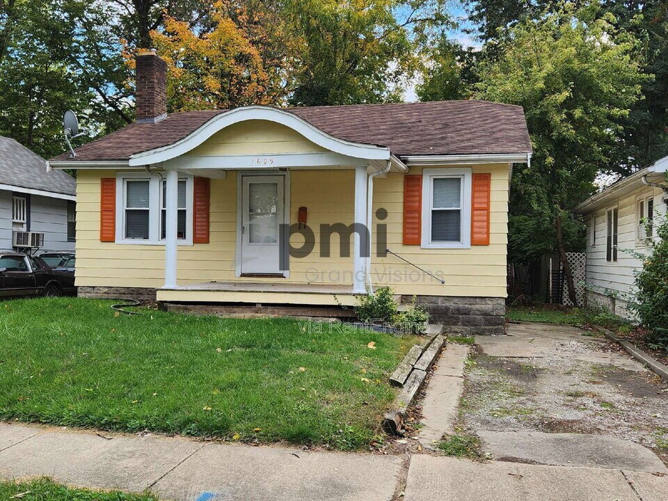 1609 E Johns Ave in Decatur, IL - Building Photo