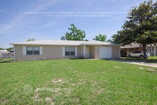 411 W Charlotte Ave, Unit 6160 in Eustis, FL - Building Photo