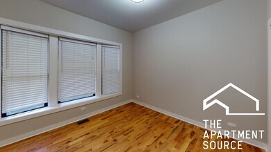 1912 W Sunnyside Ave, Unit 2E in Chicago, IL - Building Photo - Building Photo