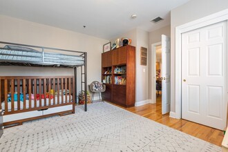 215 Grand St, Unit 1F in Hoboken, NJ - Foto de edificio - Building Photo