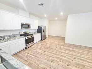 4017 Newmarket St in Roseville, CA - Building Photo - Building Photo