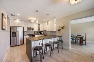 6560 SW 26th St in Miami, FL - Building Photo - Building Photo