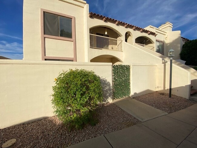 property at 1017 E Maryland Ave