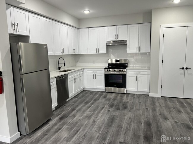 100 Jackson Ave in Carteret, NJ - Building Photo - Building Photo