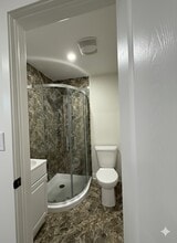 7800 Lundy's Ln in Niagara Falls, ON - Building Photo - Building Photo