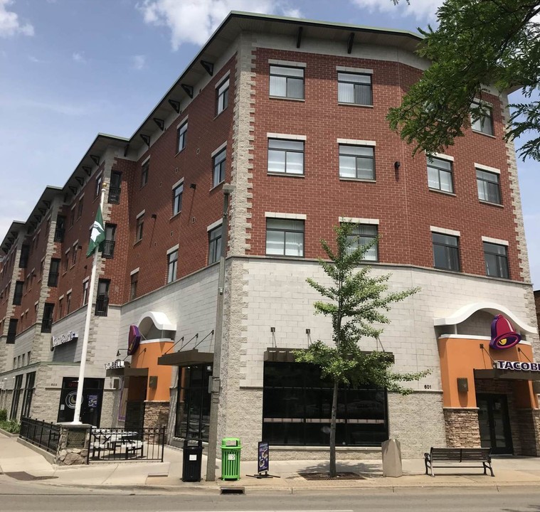 Stonehouse Village in East Lansing, MI - Foto de edificio