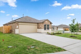 104 Winged Foot Ct in San Marcos, TX - Building Photo