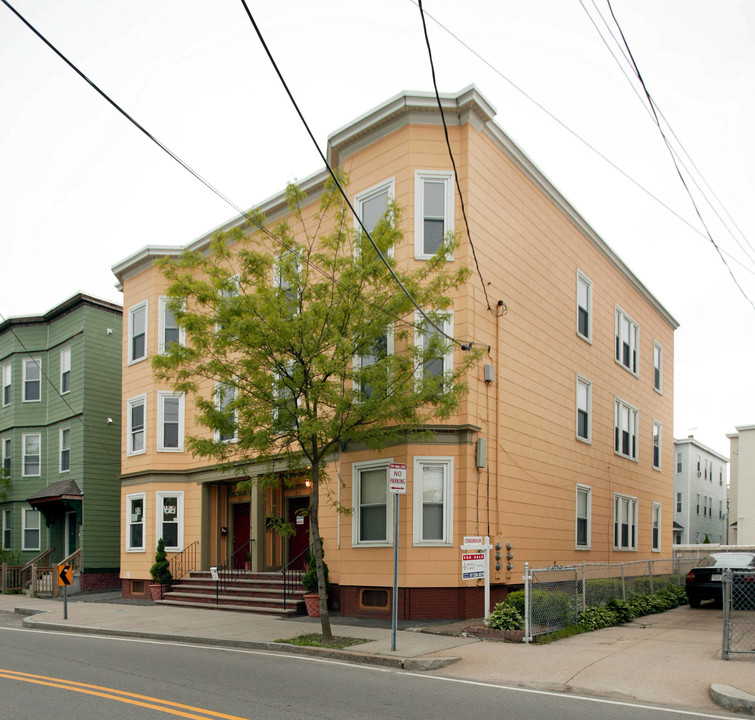 367-373 Columbia St in Cambridge, MA - Building Photo