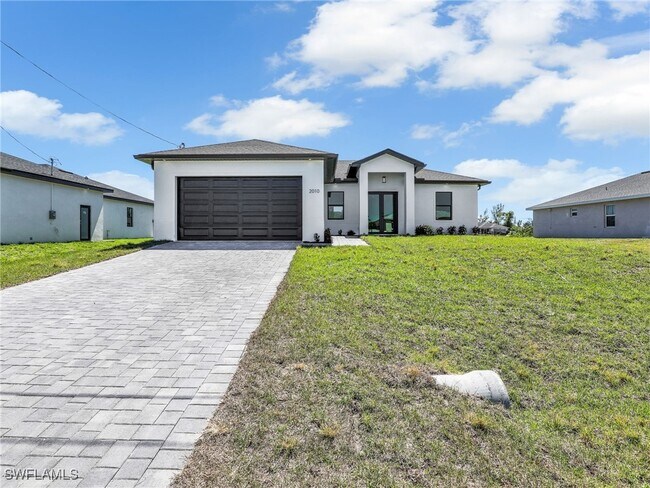 2010 NW 21st St in Cape Coral, FL - Foto de edificio - Building Photo