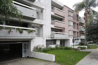 10720 Palms Apartments in Los Angeles, CA - Foto de edificio - Building Photo