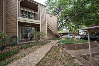 1880 White Oak Dr in Houston, TX - Building Photo - Building Photo