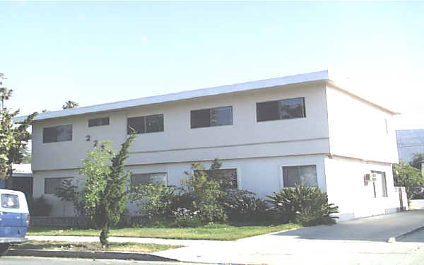 2233 Addison Way in Los Angeles, CA - Building Photo