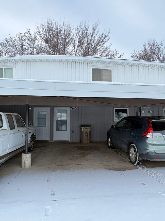 8 Westfield Cir in Minot, ND - Building Photo - Building Photo