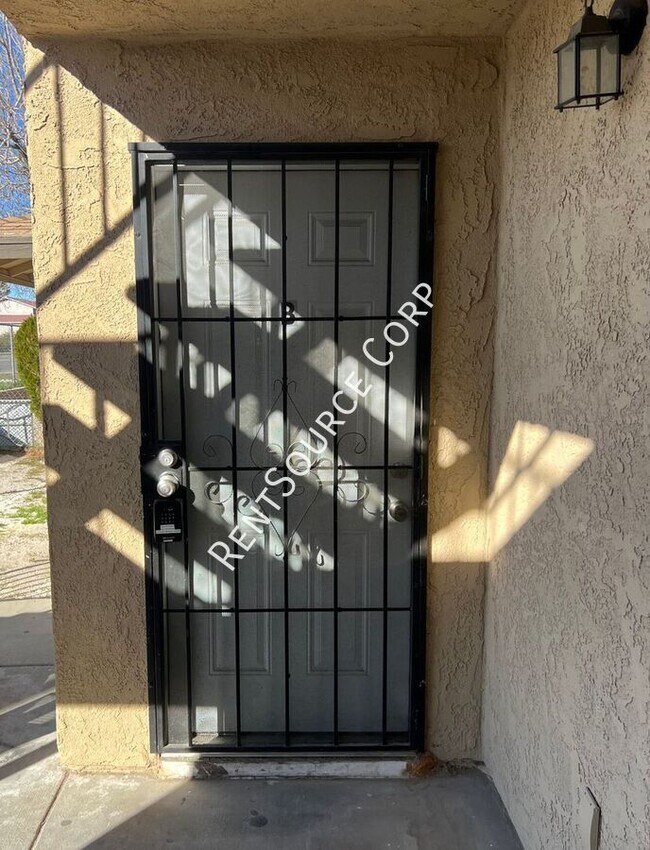 1131 Barstow Rd in Barstow, CA - Building Photo - Building Photo