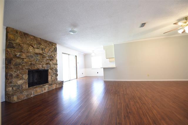 8945 Flicker Ln in Dallas, TX - Building Photo - Building Photo