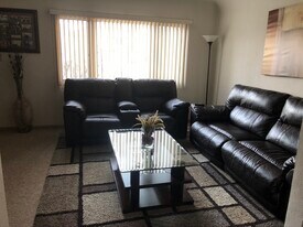 10321 W North Ave in Wauwatosa, WI - Building Photo