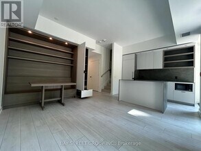 55-TH55 Charles St E in Toronto, ON - Building Photo - Building Photo