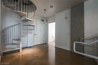 900 S Las Vegas Blvd in Las Vegas, NV - Foto de edificio - Building Photo