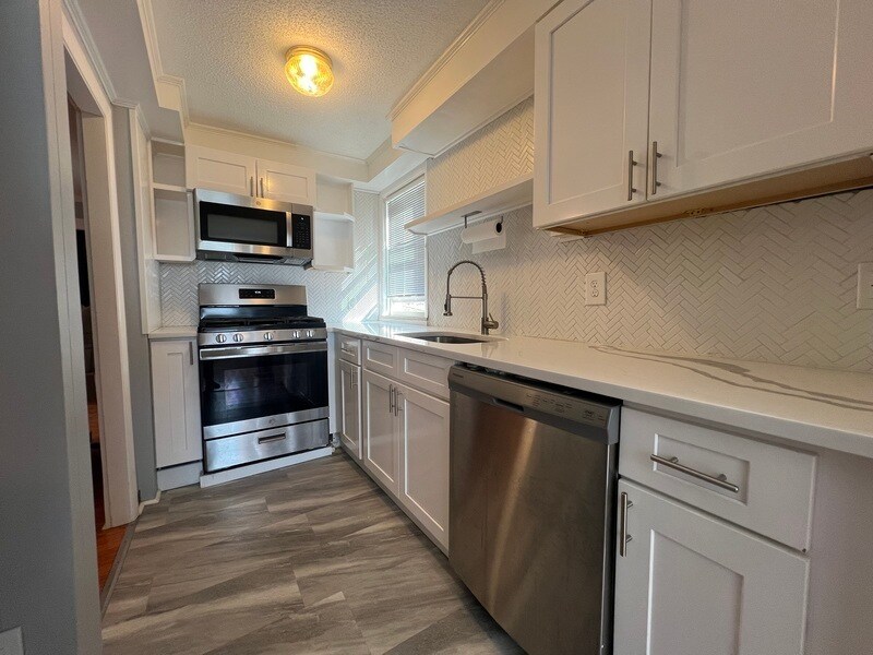 795 N Underwood St in Fall River, MA - Building Photo