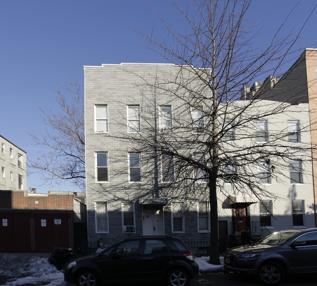 99 Freeman St in Brooklyn, NY - Foto de edificio - Building Photo