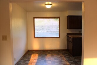406 Shady Ln in Wenatchee, WA - Foto de edificio - Building Photo