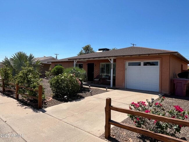 8123 E Mitchell Dr in Scottsdale, AZ - Building Photo - Building Photo