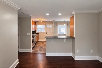 1976 Lynnwood Dr in Charlotte, NC - Foto de edificio - Building Photo