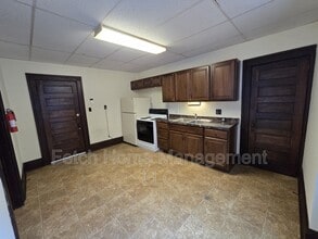 109 E Main St in New Holland, PA - Building Photo - Building Photo